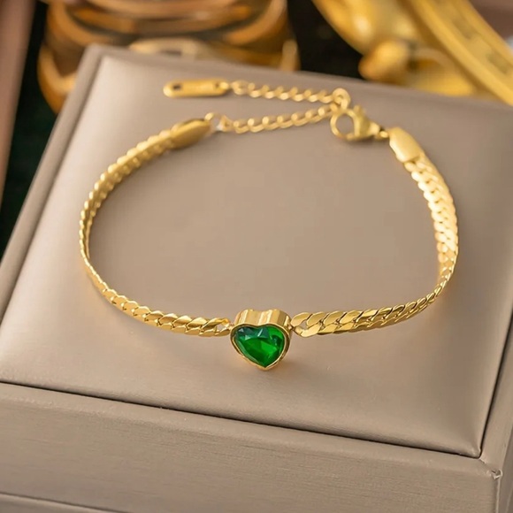 Jewelry - Golden Stainless Steel Minimalist Heart Shaped Emerald Zircon bracelet